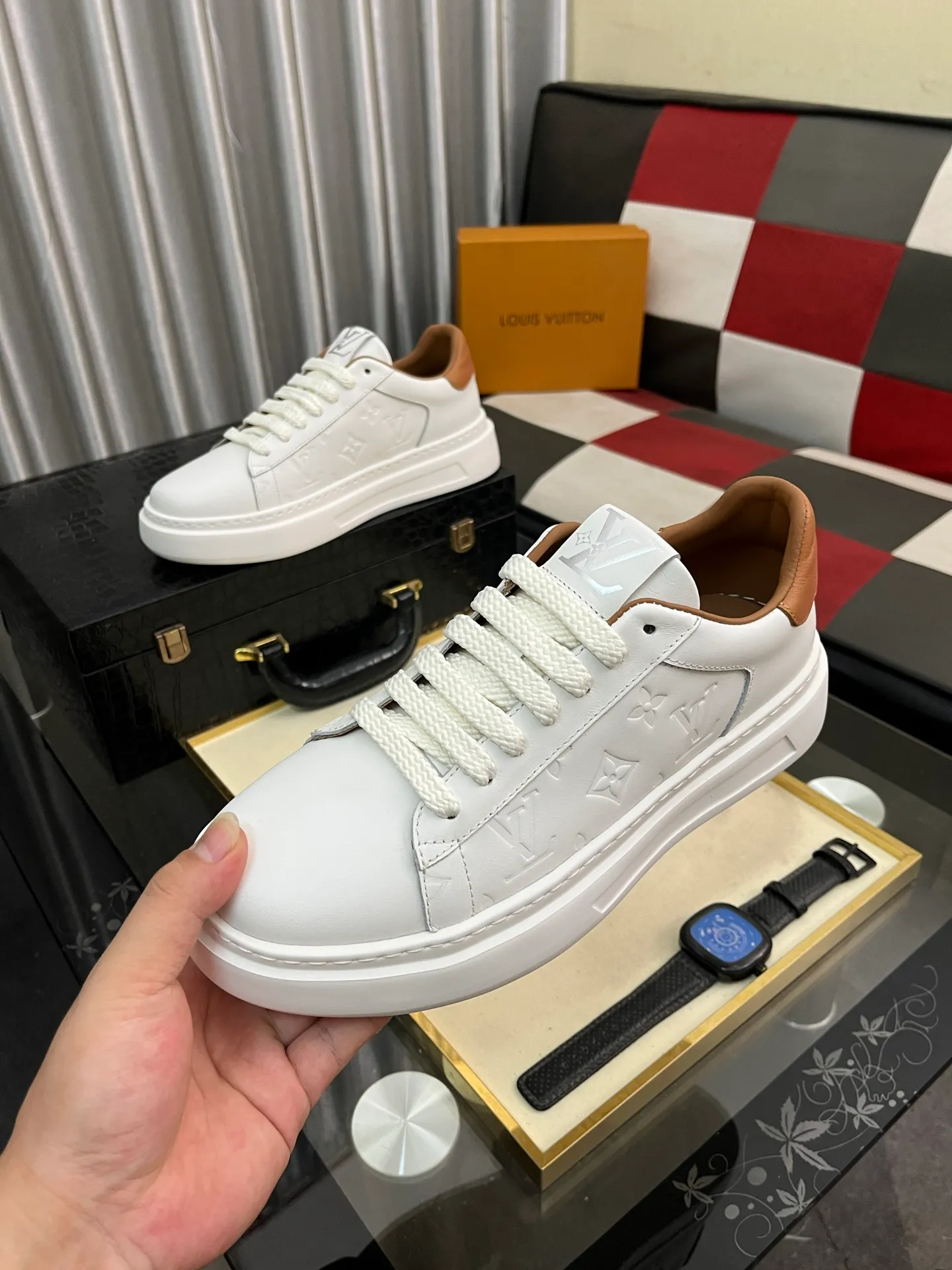 Men's shoes 💰480⌚️⌚️【LOUlS VUlTTON】Louis Vuitton～unique modern sneakers. LV counter purchasing 🏃casual shoes😍😍 Men's 2025 counters are on sale at the same time. The original brand imported from Italy selects first-layer soft cowhide. ➕Special material 🐑Sheepskin lining Size: 38-442⃣️Colors available